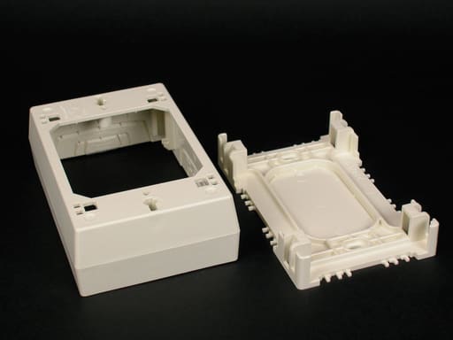 The Wiremold Co - Wiremold 2347-WH 4-3/4 x 3 x 1-3/8" White Non-Metallic 1-Channel Raceway 1-Gang Device Box