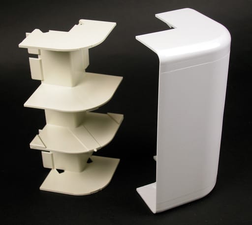 The Wiremold Co - Wiremold 5518 6-7/8 x 3-1/2" Ivory Non-Metallic Multiple Channel Raceway External Elbow