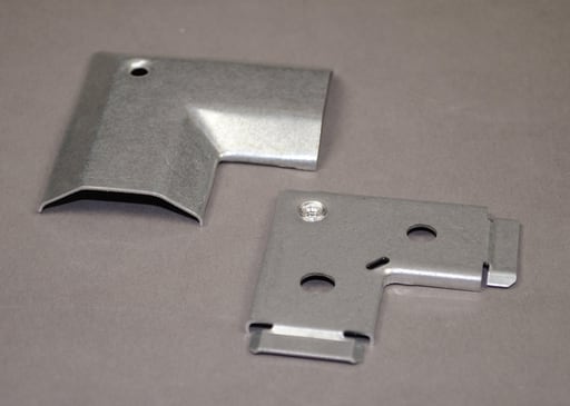 The Wiremold Co - Wiremold 1511 2-5/8" Galvanized Steel 1-Channel Overfloor Raceway 90 Degrees Flat Elbow