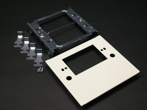The Wiremold Co - Wiremold V4047C-1 4-3/4 x 5-1/8" Ivory Steel Multiple Channel Raceway 1-Gang Device Plate