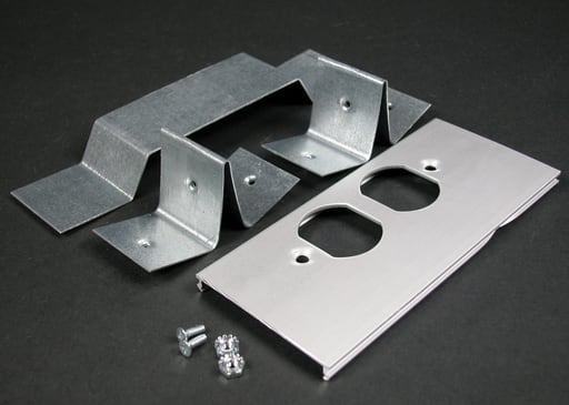 The Wiremold Co - Wiremold AL3346DO AL3300-Series Offset Duplex Receptacle Cover Plate (For Divided Raceway)
