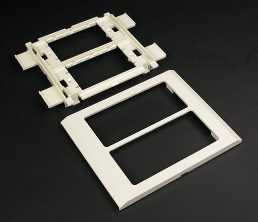 The Wiremold Co - Wiremold V4050 6 x 4-3/4" Ivory Steel Multiple Channel Raceway Device Mounting Bracket