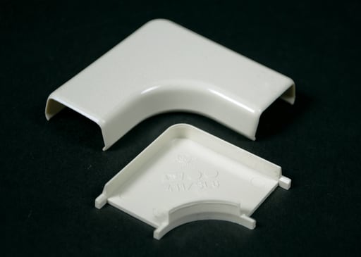 The Wiremold Co - Wiremold 411-WH 2-1/16" White Non-Metallic 1-Channel 90 Degrees Raceway Flat Elbow